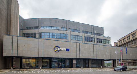 GPS Galileo GNSS ist Global Stand 2025 auf allen Meeren, Seen und Ozeanen verfügbar und auf dem Acker