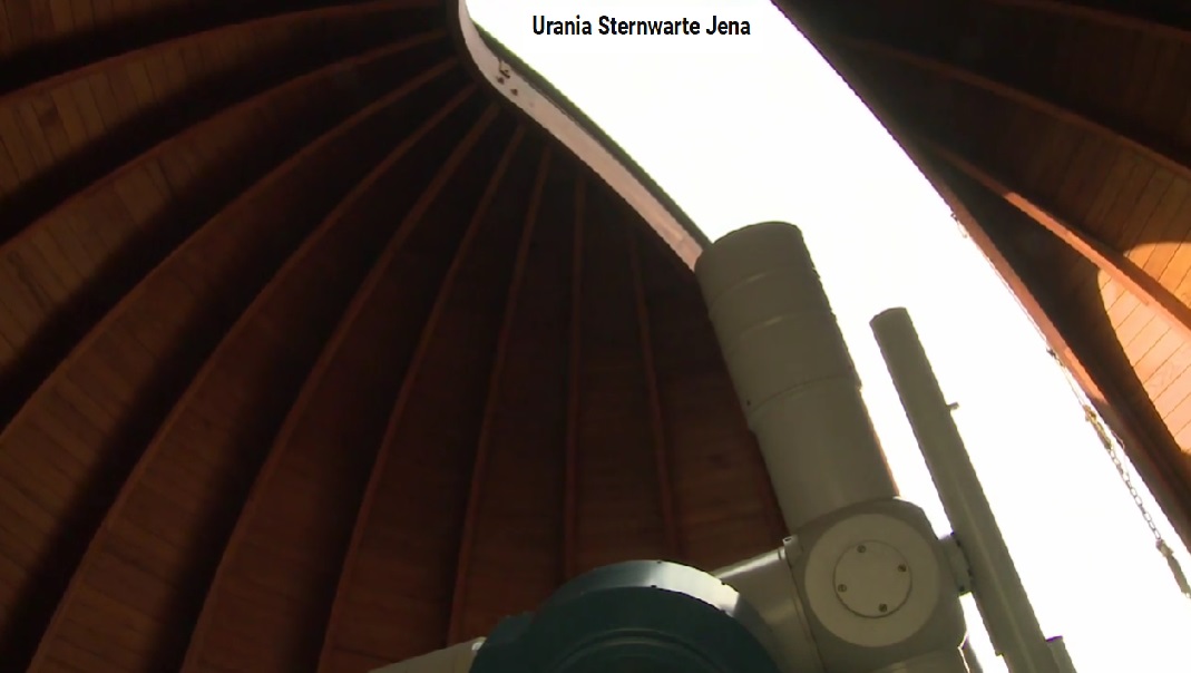 Foto zeigt Sternwarte Kuppel einer Urania Sternwarte